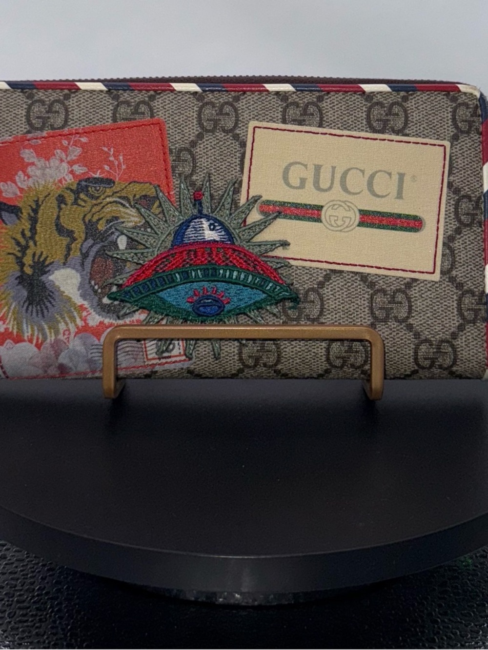 Gucci GG Supreme Monogram Courier Embroidered UFO Wallet limited edition
